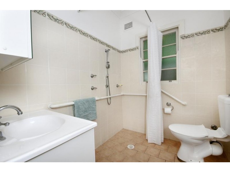 215 Excelsior Parade, Toronto NSW 2283