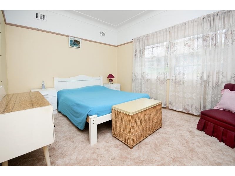 215 Excelsior Parade, Toronto NSW 2283