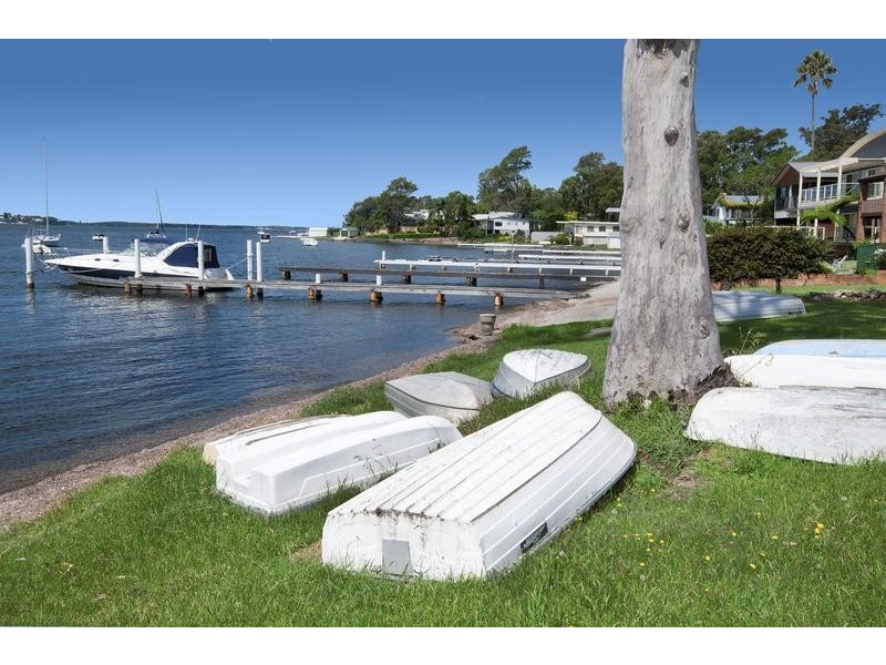 12 Beale Street, Coal Point NSW 2283