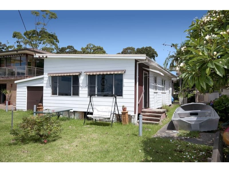 12 Beale Street, Coal Point NSW 2283