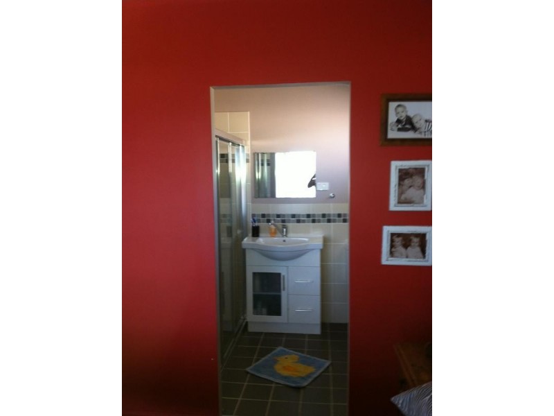 20 Fourth Street, Booragul NSW 2284