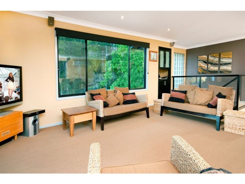 10 Lorron Close, Coal Point NSW 2283