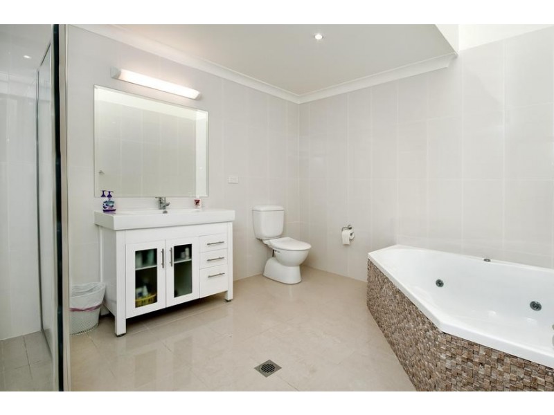 2/15 Sunlight Parade, Fishing Point NSW 2283