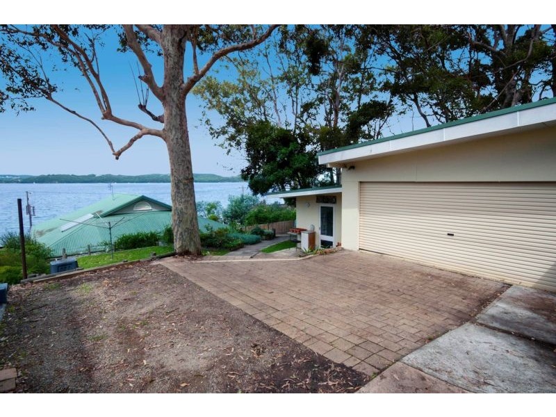 8 Yaringa Lane, Carey Bay NSW 2283