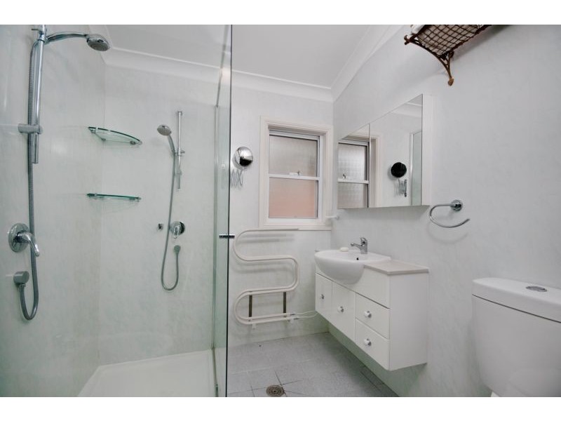 8 Yaringa Lane, Carey Bay NSW 2283