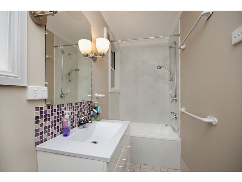 8 Yaringa Lane, Carey Bay NSW 2283