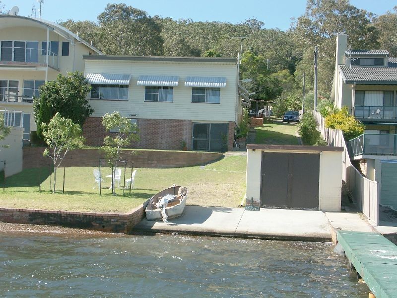 113-115 Coal Point Road, Coal Point NSW 2283