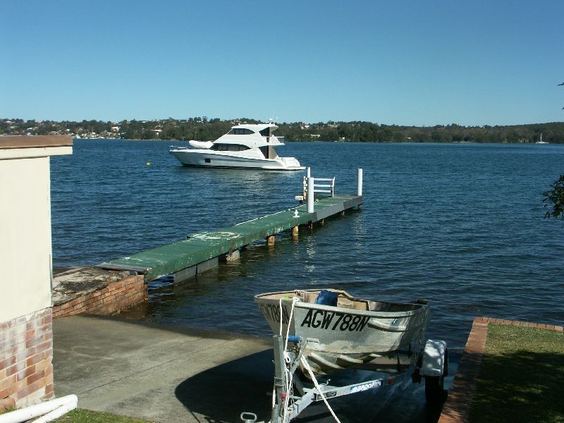 113-115 Coal Point Road, Coal Point NSW 2283