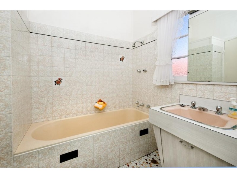 15 First Street, Booragul NSW 2284