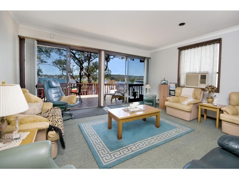 10 Blandford Street, Fennell Bay NSW 2283