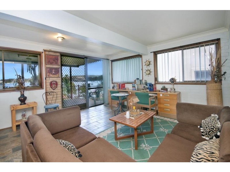 10 Blandford Street, Fennell Bay NSW 2283