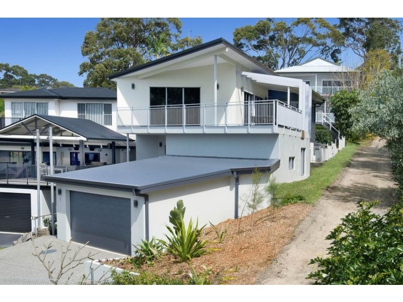 1 Beale Street, Coal Point NSW 2283