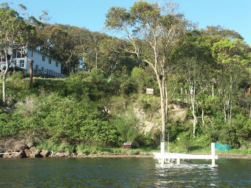 31-33 Coal Point Road, Coal Point NSW 2283