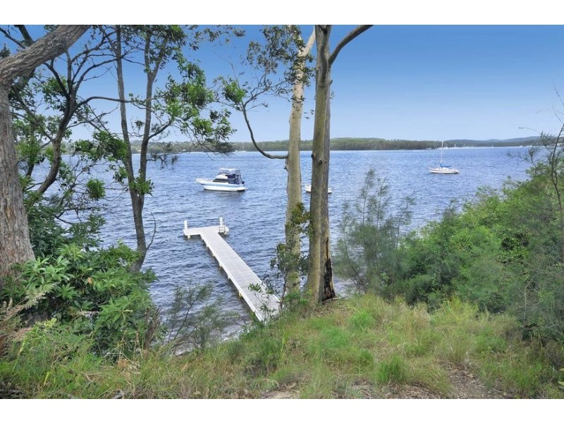 31-33 Coal Point Road, Coal Point NSW 2283