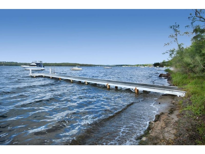 31-33 Coal Point Road, Coal Point NSW 2283