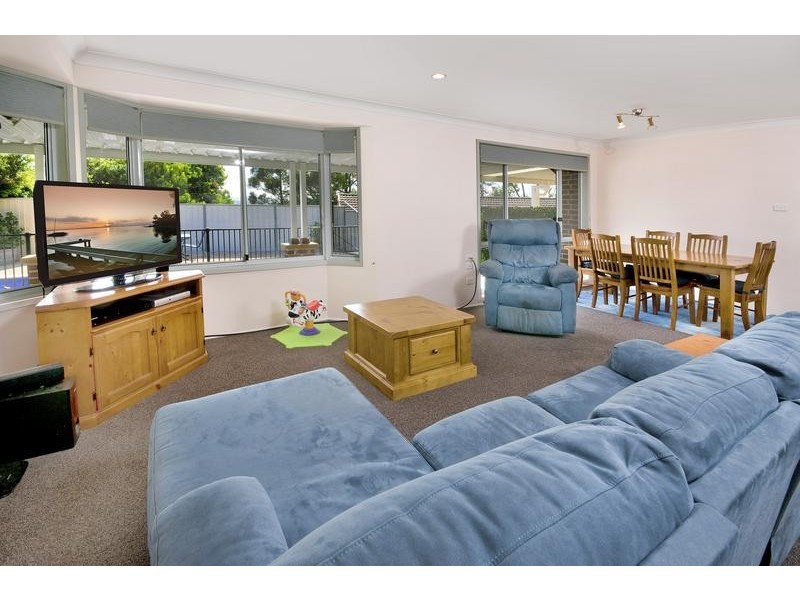14 Claret Ash Close, Toronto NSW 2283