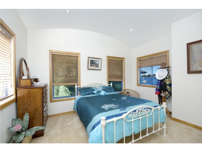 156 Sealand Road, Fishing Point NSW 2283