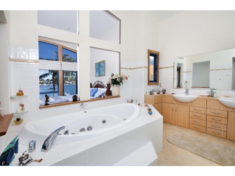 156 Sealand Road, Fishing Point NSW 2283