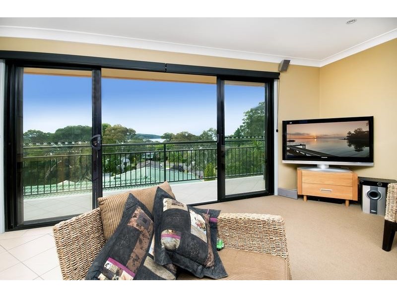 10 Lorron Close, Coal Point NSW 2283
