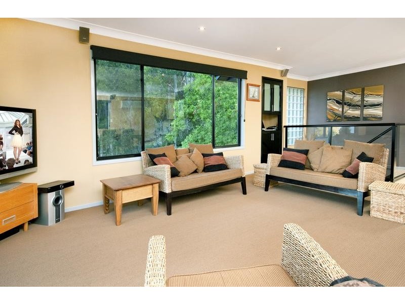 10 Lorron Close, Coal Point NSW 2283