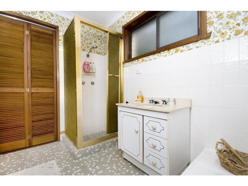 11 Ealing Crescent, Fishing Point NSW 2283