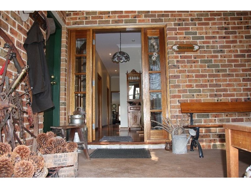 10 Letchworth Parade, Fishing Point NSW 2283