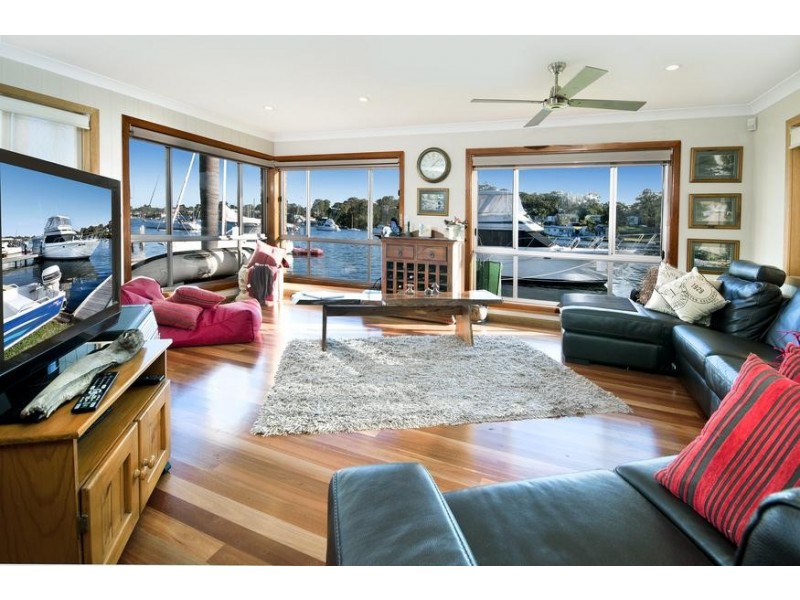 10 Letchworth Parade, Fishing Point NSW 2283