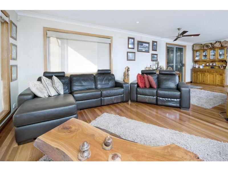 10 Letchworth Parade, Fishing Point NSW 2283