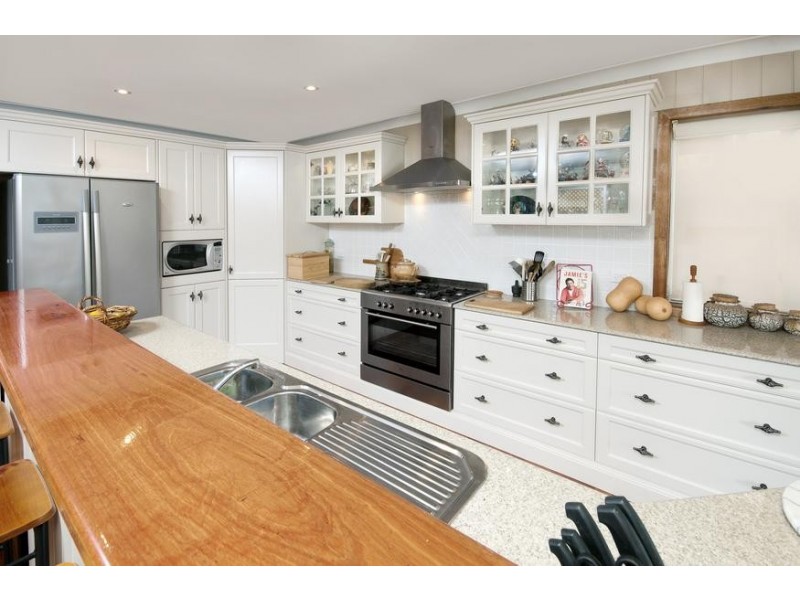 10 Letchworth Parade, Fishing Point NSW 2283