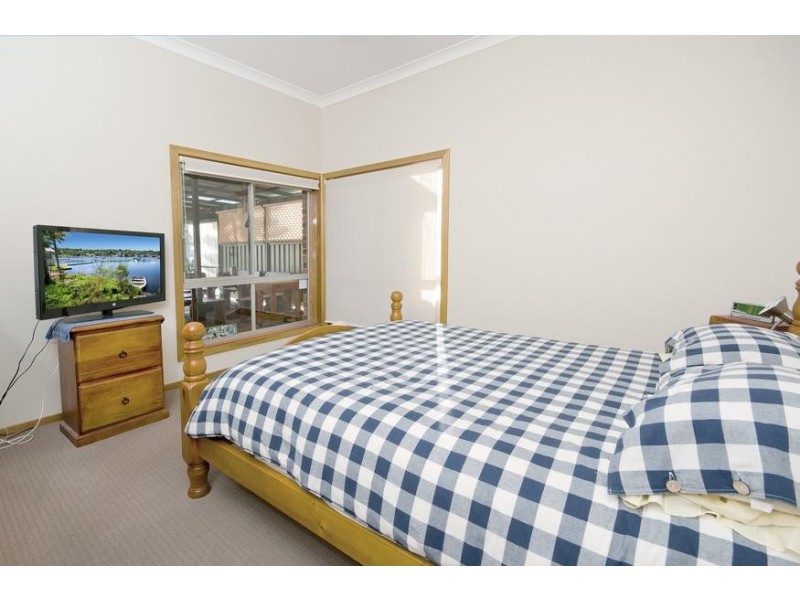 10 Letchworth Parade, Fishing Point NSW 2283