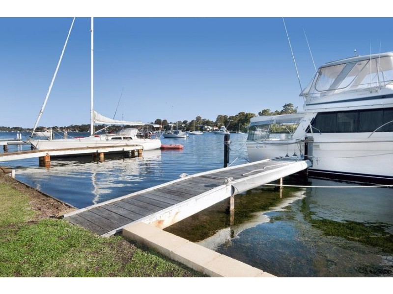 10 Letchworth Parade, Fishing Point NSW 2283