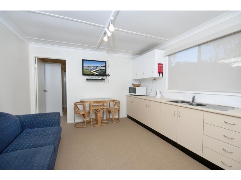 10 Letchworth Parade, Fishing Point NSW 2283