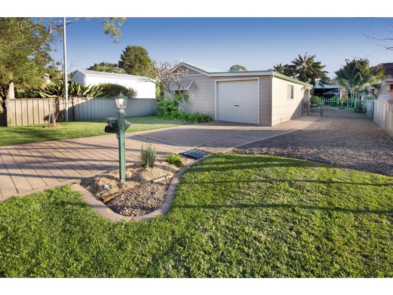 10 Letchworth Parade, Fishing Point NSW 2283