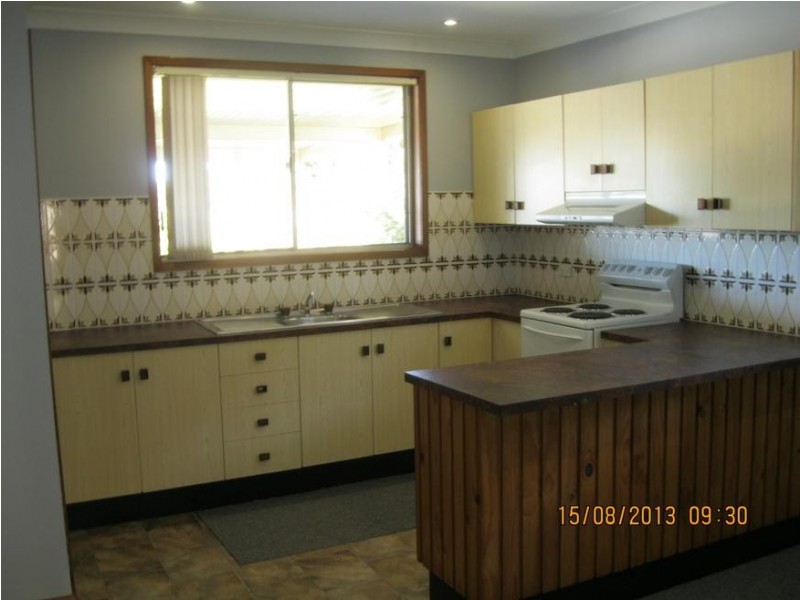 17 BOLTON POINT ROAD, Bolton Point NSW 2283