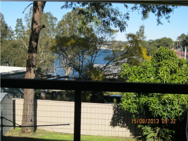 17 BOLTON POINT ROAD, Bolton Point NSW 2283