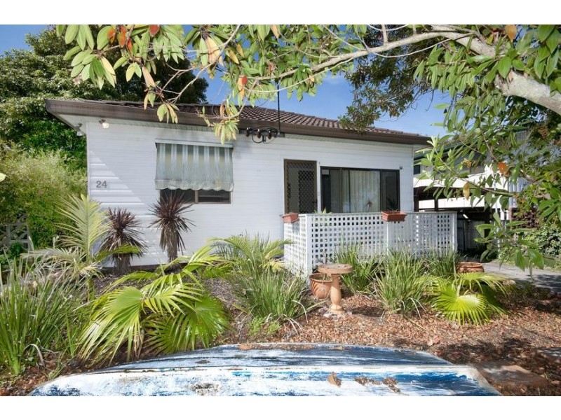 24 Elizabeth Street, Fennell Bay NSW 2283
