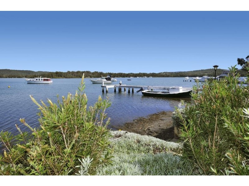 24 Elizabeth Street, Fennell Bay NSW 2283