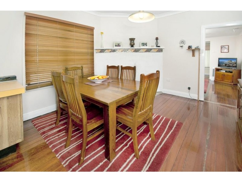 24 Elizabeth Street, Fennell Bay NSW 2283