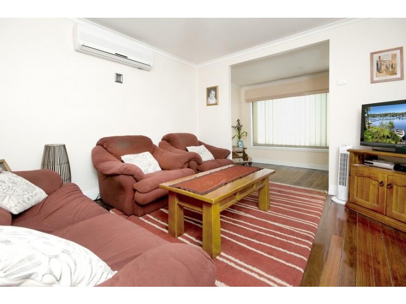 24 Elizabeth Street, Fennell Bay NSW 2283