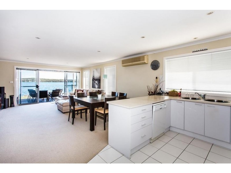 127 COAL POINT ROAD, Coal Point NSW 2283