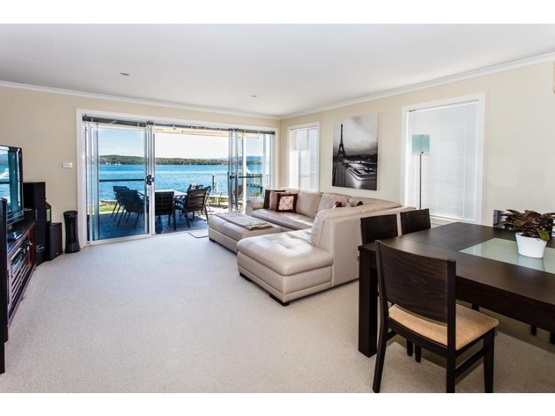 127 COAL POINT ROAD, Coal Point NSW 2283