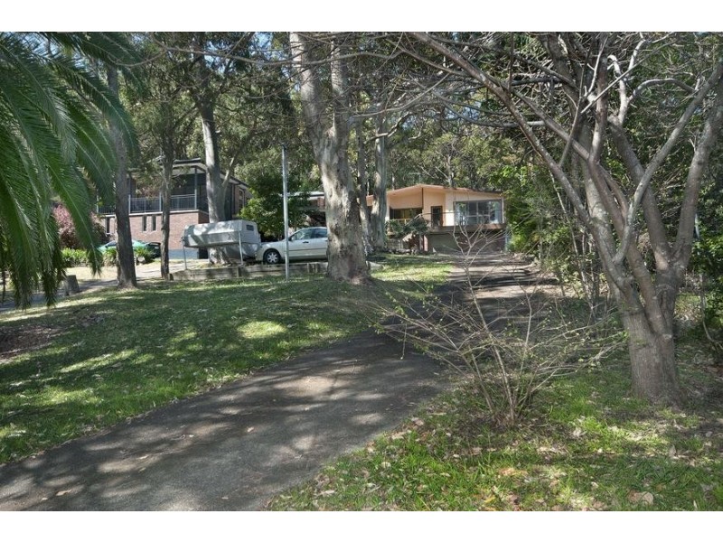 96 Coal Point Road, Coal Point NSW 2283