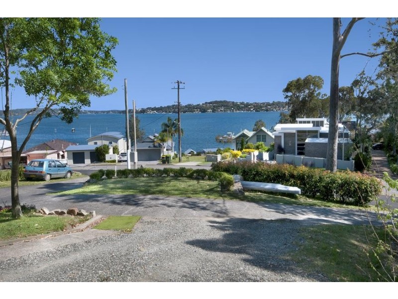 96 Coal Point Road, Coal Point NSW 2283
