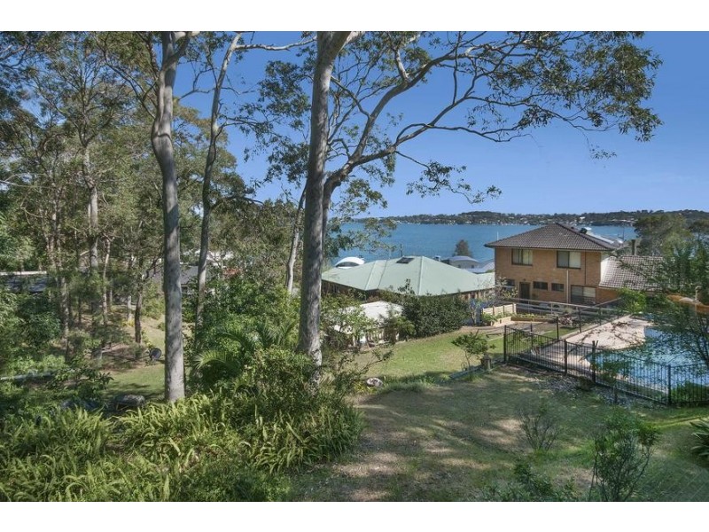 96 Coal Point Road, Coal Point NSW 2283