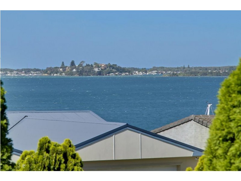 1 Sealand Road, Fishing Point NSW 2283