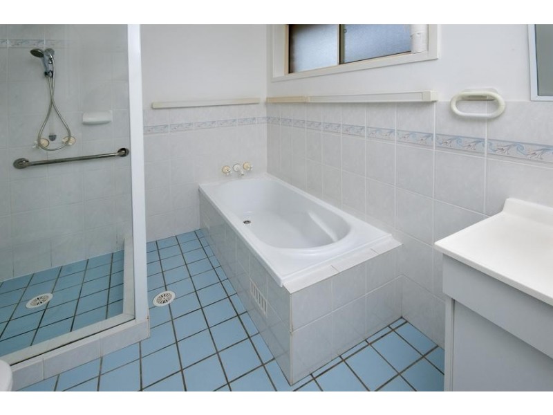 3 Azzura Close, Woodrising NSW 2284