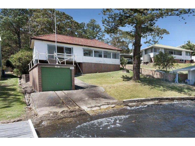 77 Coal Point Road, Coal Point NSW 2283