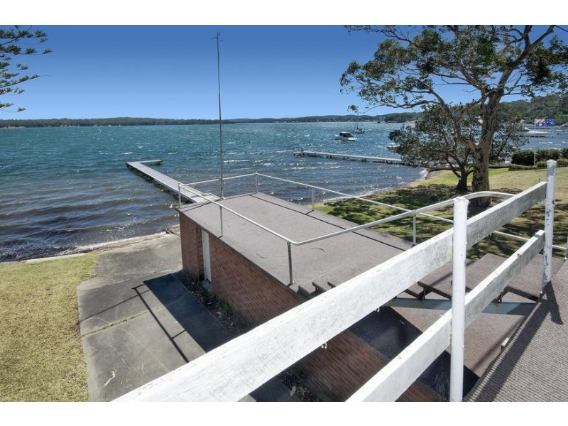 77 Coal Point Road, Coal Point NSW 2283