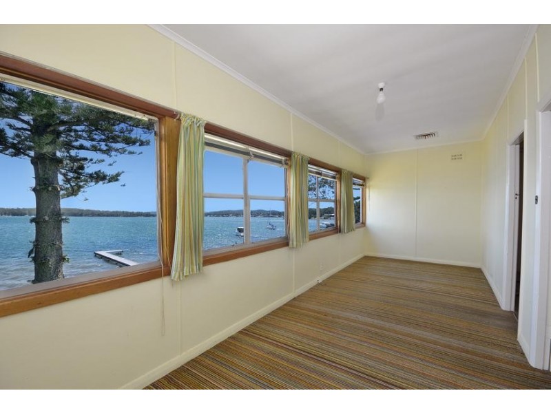 77 Coal Point Road, Coal Point NSW 2283