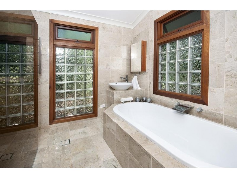 203 Coal Point Road, Coal Point NSW 2283